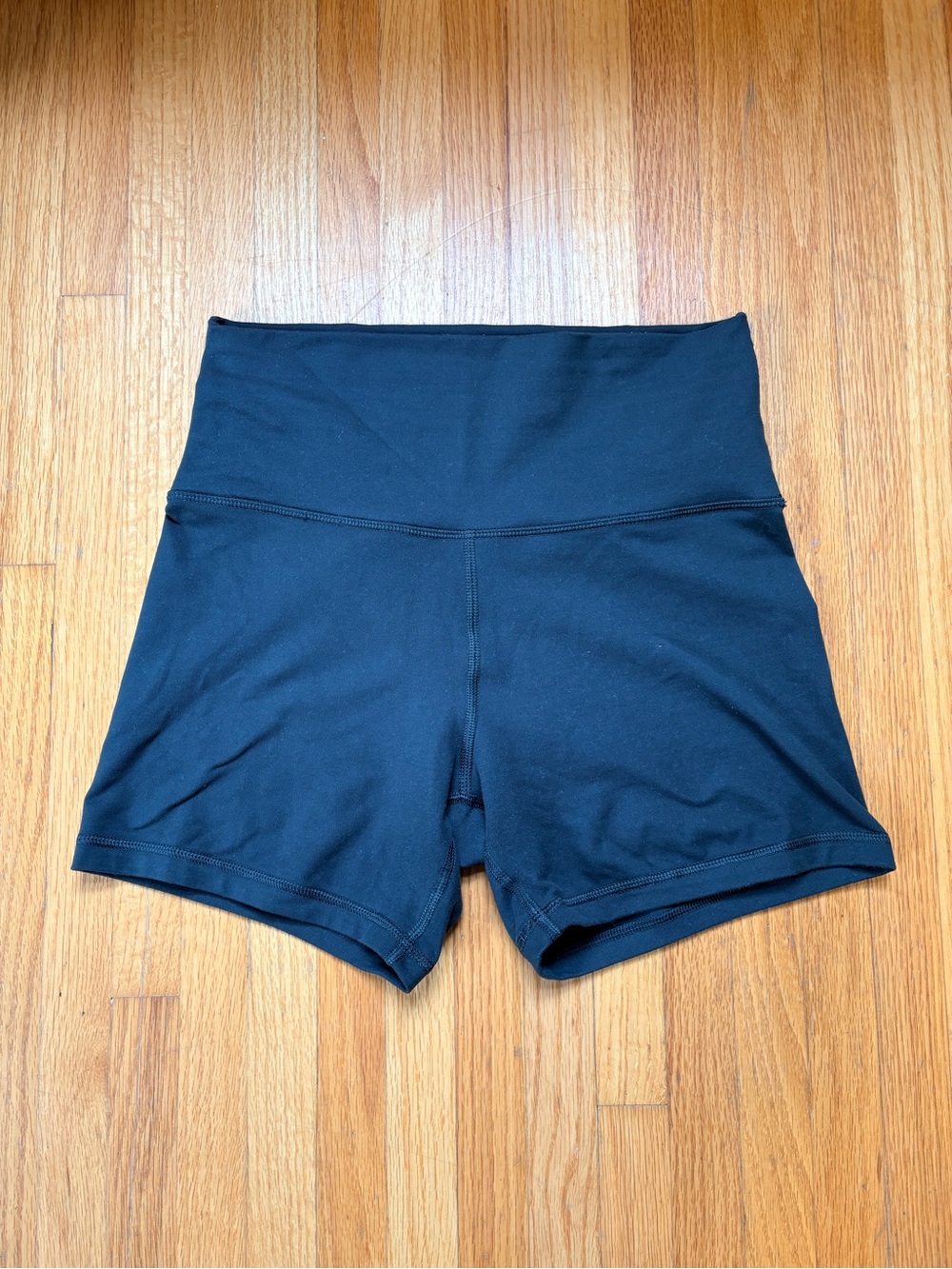 Aerie OFFLINE The Hugger 5" Bike Short